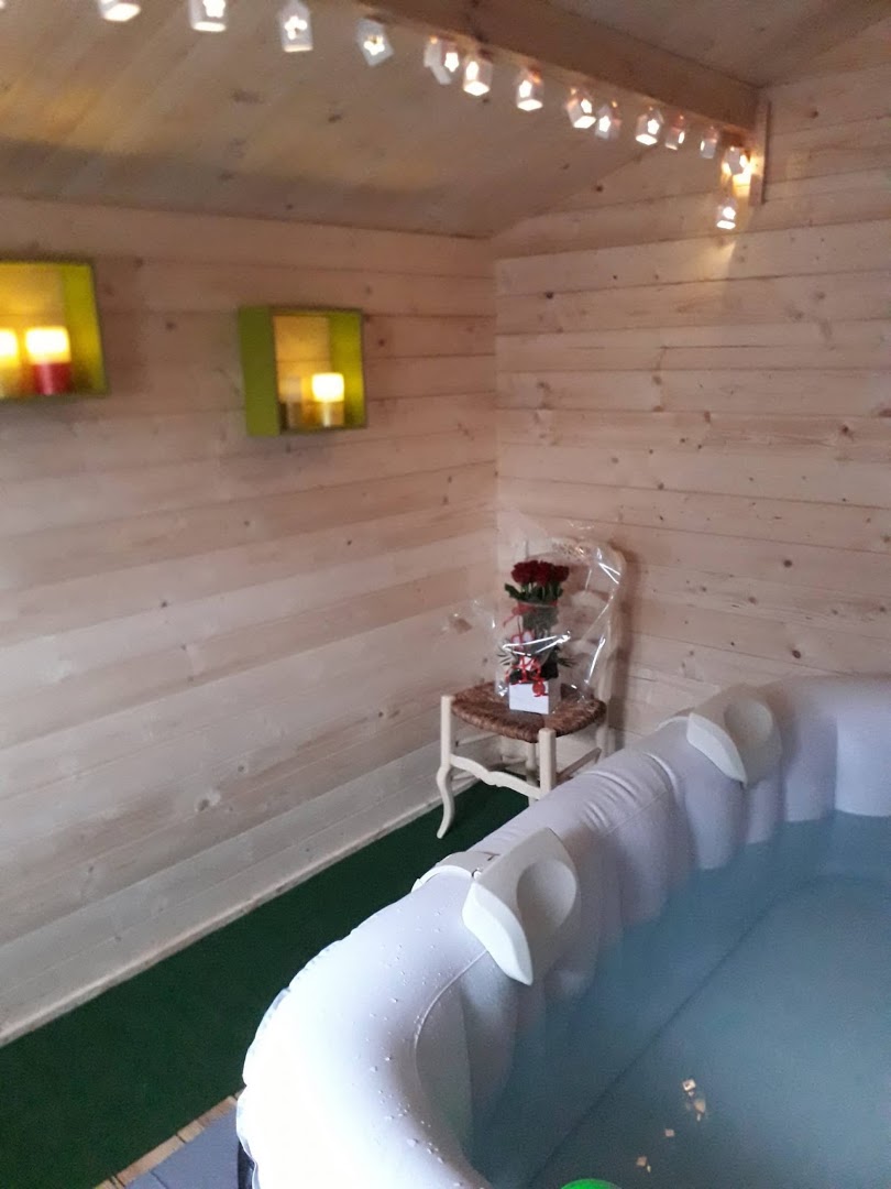 L'espace bien-être /praticienne en massages bien être ET ventouses/diplomée · Photos 6